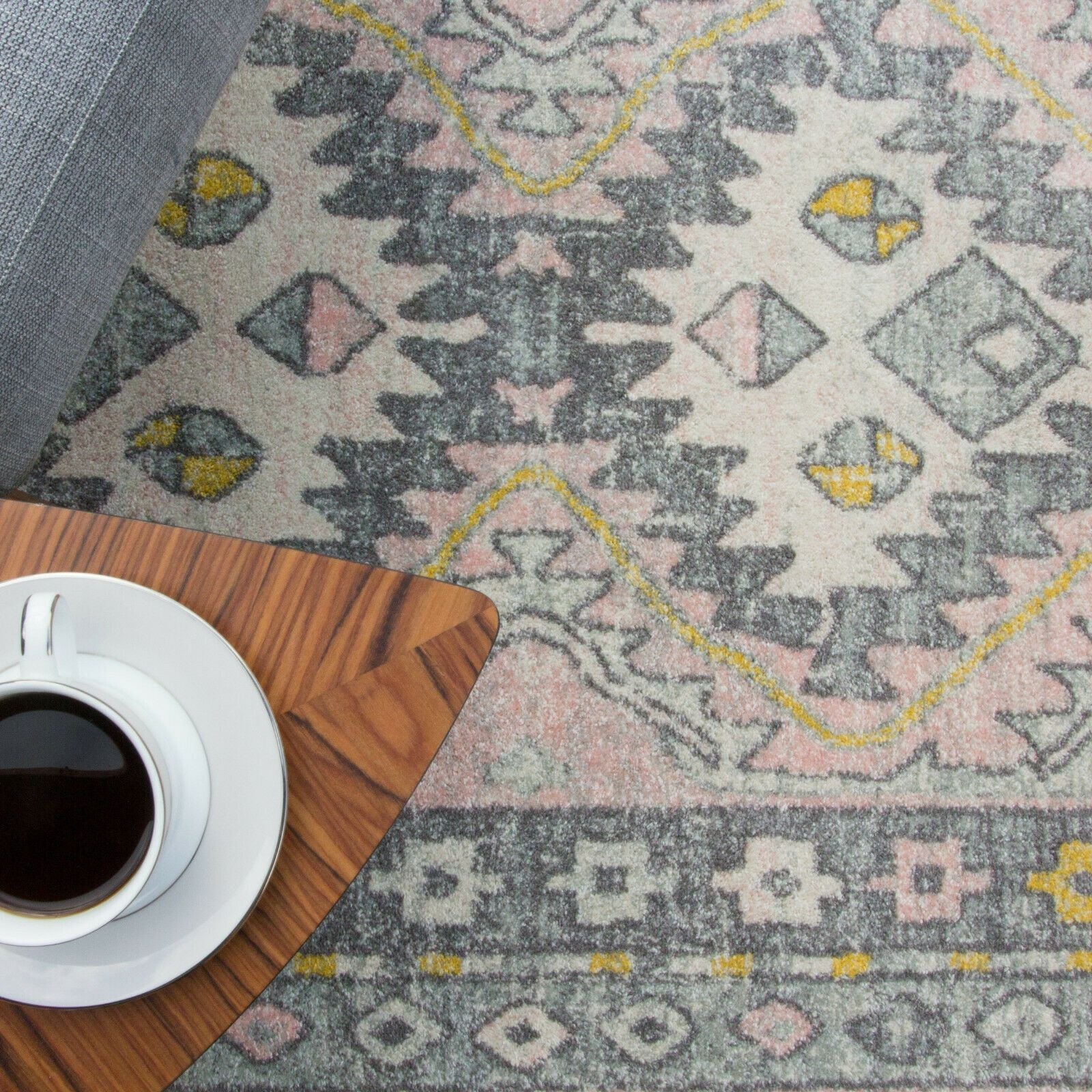 Traditional Medallion Blush Pink Rugs