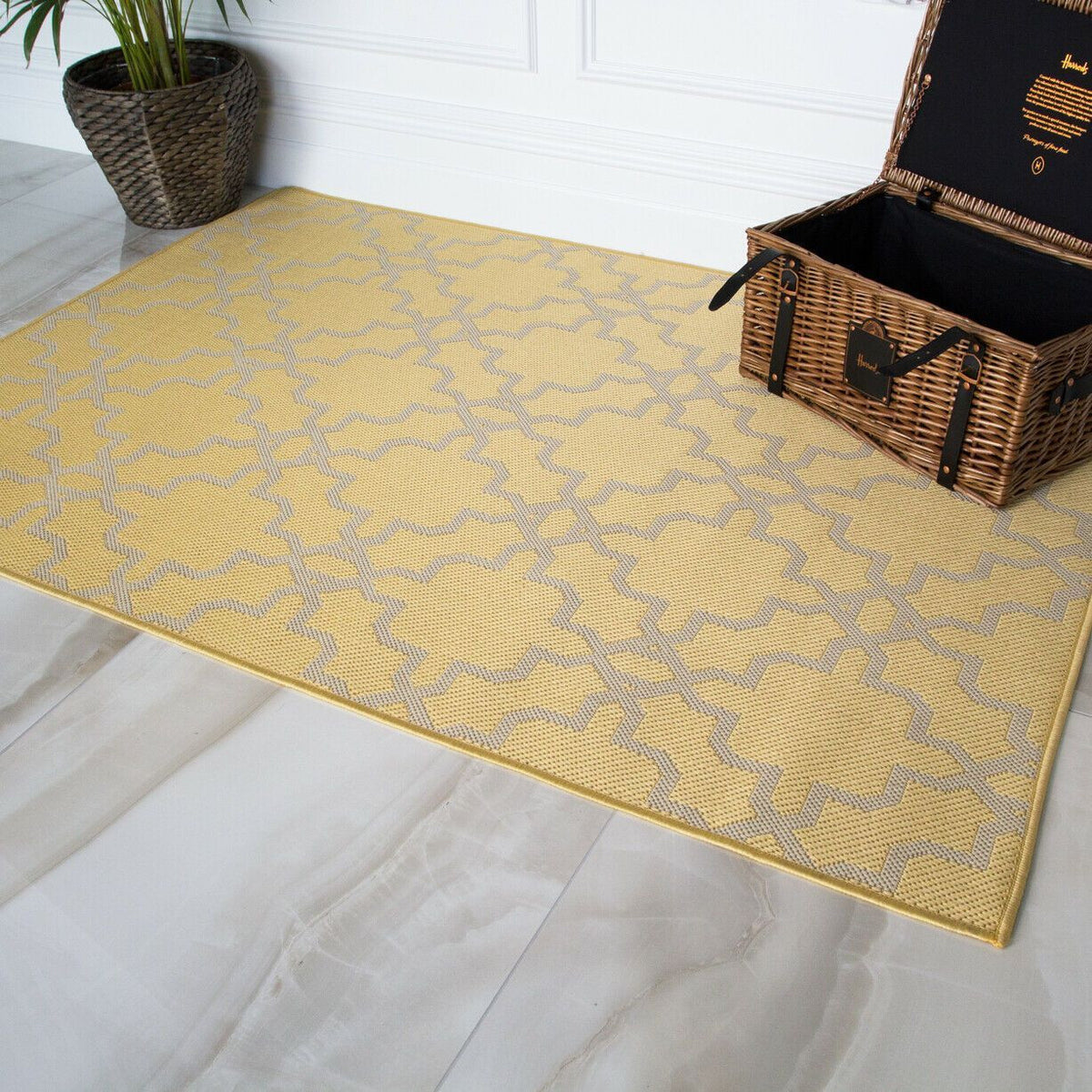 Contemporary Yellow Trellis Rug