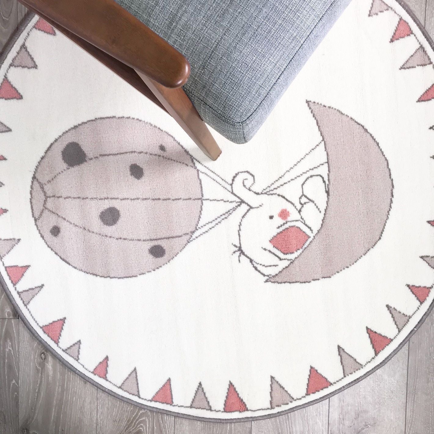 Cream Floating Elephant Circular Rug